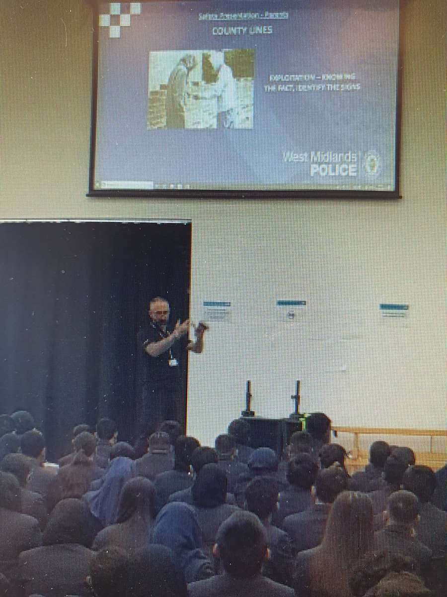 YardleyWMP's tweet photo. @ArkVicAcademy PC Kay our amazing School Based Officer has been delivering a presentation to all year groups . 560 students took part in this proactive talk surrounding under 25s violence and its dangers. #veryinformativeinput #makingyouaware https://t.co/SRTH54RLGS