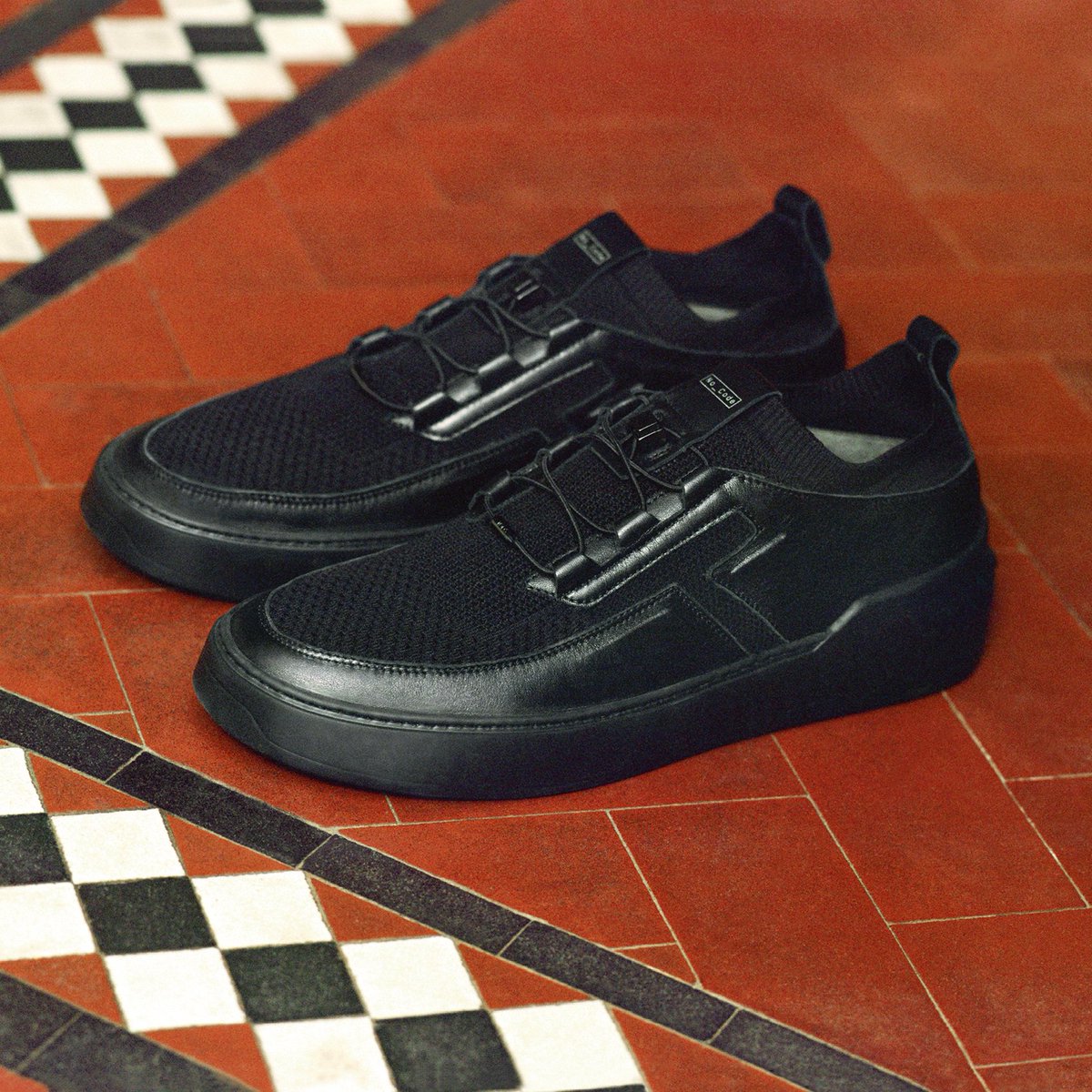 The Tod's No_Code innovation platform was created to unite craftsmanship and technology, with fascinating hybrids as its result. Such as this shoe: the No_Code X, a hi-tech synthesis of a sneaker and a formal shoe, and most of all a timeless piece of modernity. #todsno_code
