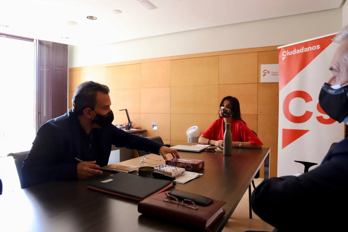 🕺🍸 Nuestra síndica <a href="/rut_merino/">Ruth Merino</a> se ha reunido con los representantes de <a href="/FoturValencia/">Fotur Cv</a> para reclamar a Ximo Puig la reapertura del ocio nocturno en la Comunidad Valenciana.

➡️ "Más gente en terrazas y locales seguros implica menos gente en casas particulares o fiestas ilegales”