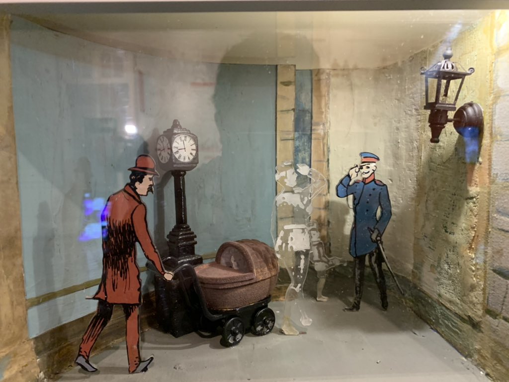 culturas_cl's tweet photo. Seguimos recorriendo el @MNBAchile junto a la Ministra @Consuelovaldesc, el director Fernando Pérez y los primeros visitantes, donde recorrimos la exposición #MiradasAlteradas de la destacada artista Voluspa Jarpa. https://t.co/sEPjb6TlBr