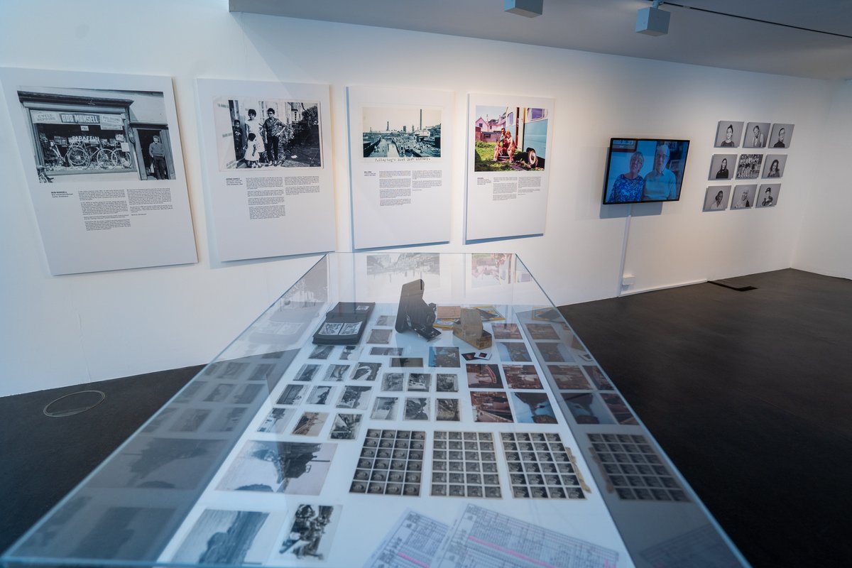 LiveMem_Project's tweet photo. Delighted that our final Black Country exhibition is now open at @newartgallery celebrating recorded life stories, family photographs, project films, commissioned artworks + more.  Made possible thanks to @HeritageFundUK @ace_national @sandwellcouncil 
https://t.co/wjlFz8jiTu https://t.co/UEDYEud8xR