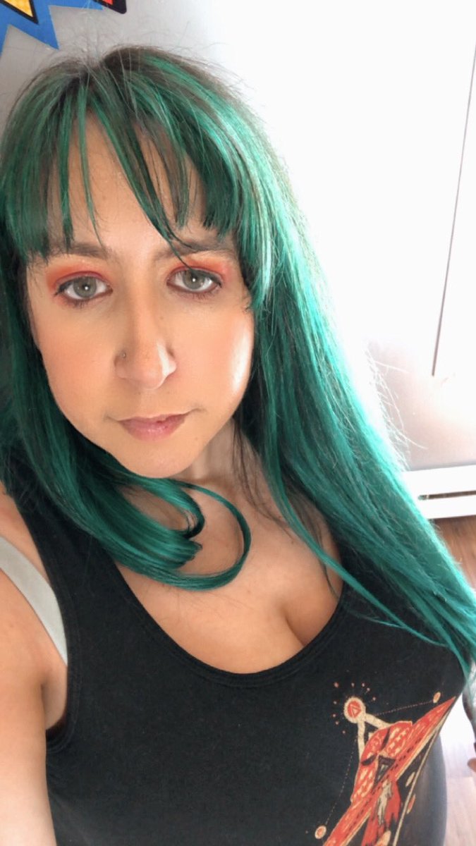 metal___queen's tweet photo. Decided to change my hair colour after 10 years of being blue 🖤 https://t.co/02NB5etmvo