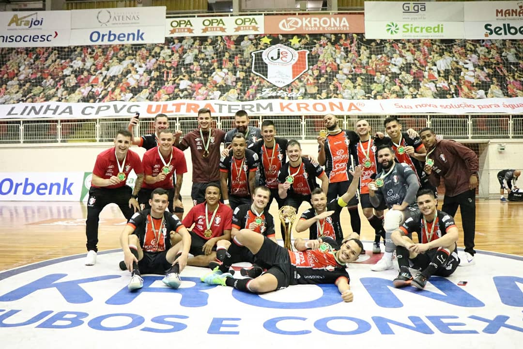 FSProfissional's tweet photo. #RecopaSC
Joinville derrota o Joaçaba e conquista a recopa Santa Catarina 🏆🏆 https://t.co/H4Q33aYF9D