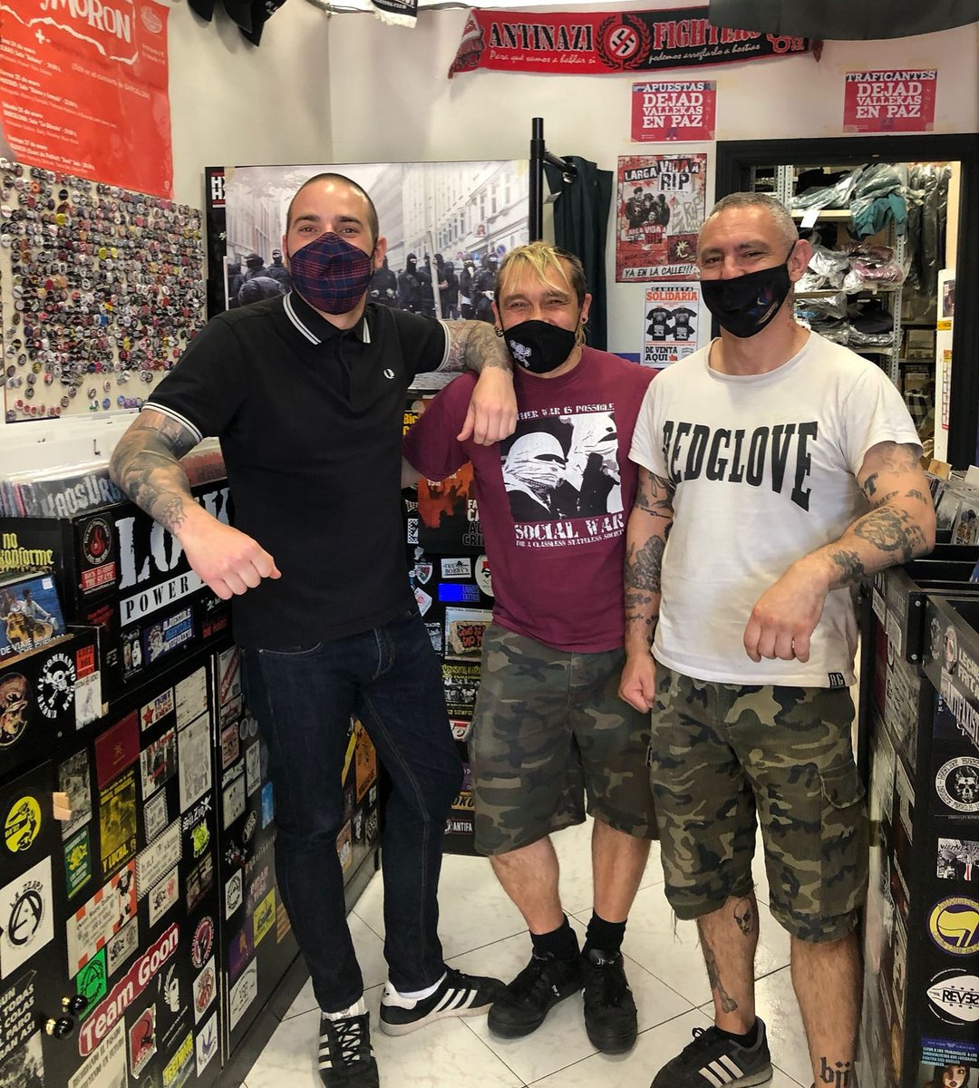 Mañana de visitas y reencuentros por la tienda junto con Ivi <a href="/NonServium_Army/">Non Servium</a>  y Carlos <a href="/NucleoTerco/">Núcleo Terco</a>   
Aprovechamos esta publicación, para agradeceros a todo el mundo vuestros mensajes y muestras de cariño por el 35 aniversario de <a href="/POTENCIALHC/">POTENCIAL HARDCORE</a> !! 
A por otros 35 más !!✊🔥