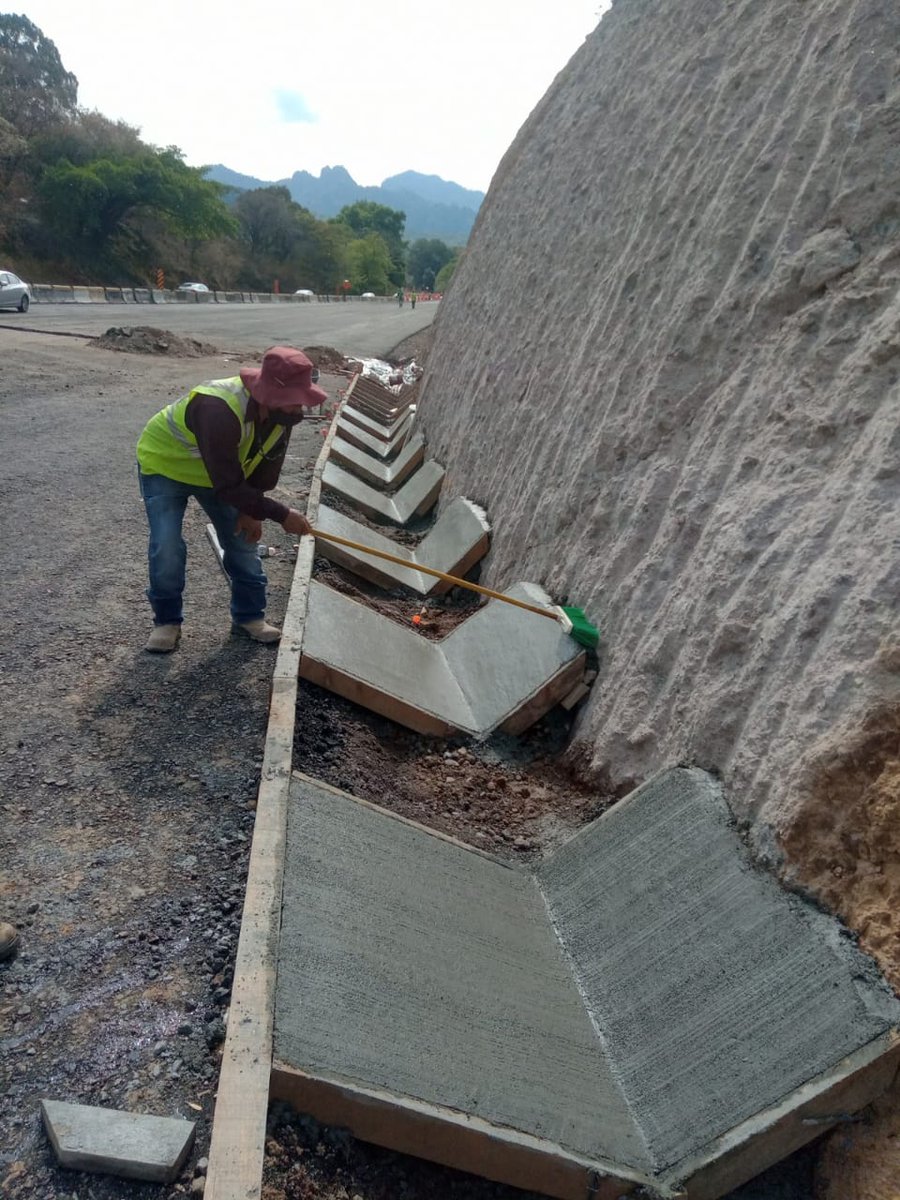 GrupoCTMX's tweet photo. Te compartimos algunas imágenes del proceso de construcción de las cunetas en La Pera tomadas este 15 de Mayo.
.
.
.
.
Si quieres saber más sobre nuestro trabajo, te recomendamos visitar nuestra página web:  
https://t.co/8r4xkhqnyT

#GrupoCT #LaPera #ingeniería #Morelos https://t.co/67PRrCMZLe