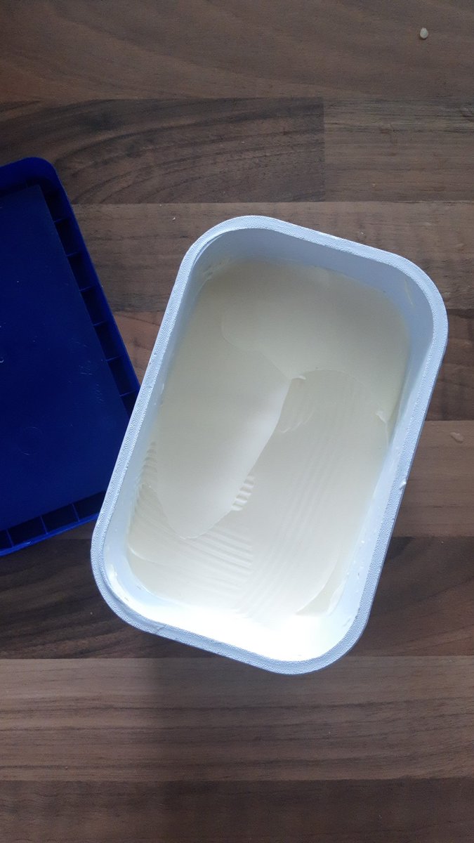 SuviLin's tweet image. On vain yksi ainoa tapa ottaa voita rasiasta. 

#VOIttajaolo #pienivoiollakaunista