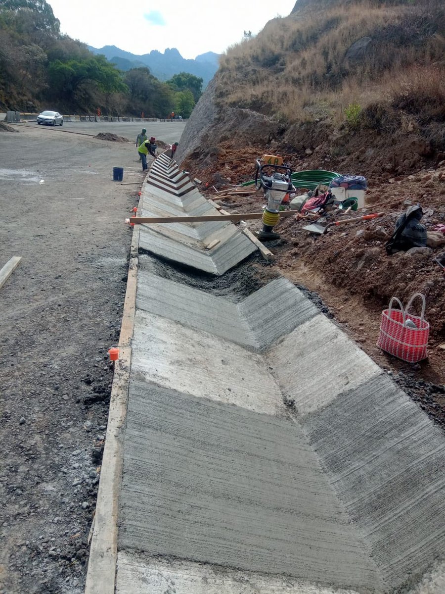 GrupoCTMX's tweet photo. Te compartimos algunas imágenes del proceso de construcción de las cunetas en La Pera tomadas este 15 de Mayo.
.
.
.
.
Si quieres saber más sobre nuestro trabajo, te recomendamos visitar nuestra página web:  
https://t.co/8r4xkhqnyT

#GrupoCT #LaPera #ingeniería #Morelos https://t.co/67PRrCMZLe