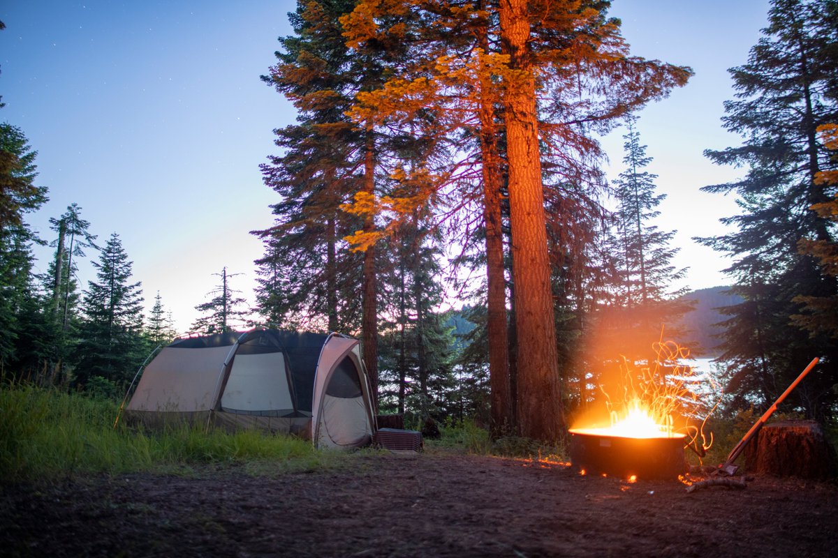 Going camping? Prevent wildfires with these campfire safety tips:
🔥‍🚒 Always clear vegetation in a 10-foot diameter around your campfire.
🔥‍🚒 Put out your fire if the wind picks up.
🔥‍🚒 Drown your fire until it's cool to the touch! #ReadyForWildfire

📸 Kyle Sullivan, BLM