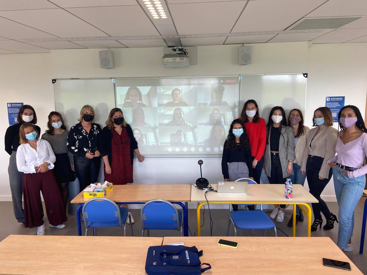 🟠MERCHANDISING &amp; <a href="/orange/">Orange</a> 
Il parait que la vie change avec #Orange. Cette fois-ci ce sont les étudiants du master qui ont tenté de rapprocher la marque de l’essentiel !

L’objectif : présenter le #magasin Orange du futur dans un contexte #digital et #postcovid !