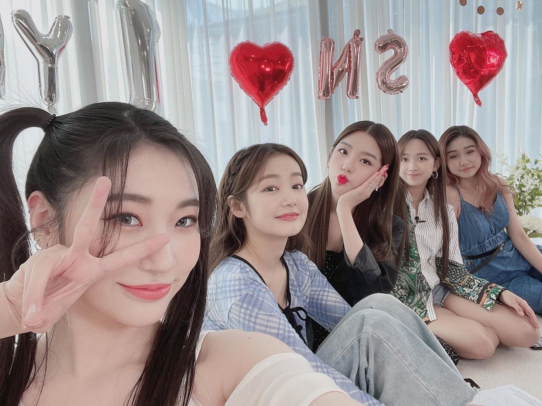 BeomSeokies's tweet photo. 오늘은 시크릿 넘버 데뷔 1 년의 날로 밝혀졌다. 시간이 그렇게 빨리 달리는 것 같지 않아요. 앞으로 더 많은 한국인들이 음악을 알고 사랑할 것입니다 시크릿 넘버❤

SECRET NUMBER FIRST ANNIVERSARY 

#1stAnnivSECRETNUMBER 
@5ecretNumber https://t.co/o3XWUG08GE