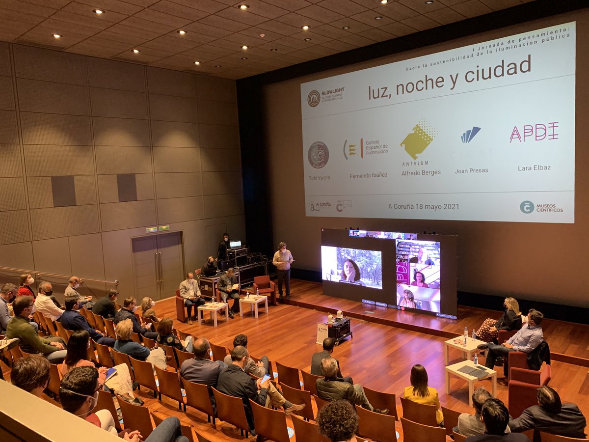 Luz , noche y ciudad . Jornada #slowlight hoy en A Coruña. Abre Coque Alcázar <a href="/slowlight2030/">Slowlight2030</a> <a href="/LucesCei/">Luces Cei</a> #iluminación