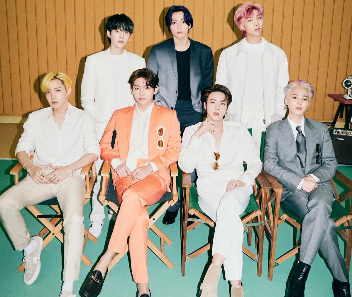 k3j3m's tweet photo. Someone explain I CANT TAKE IT ANYMORE 
The only thing I understood outta Butters teasers is that we getting Daddy/CEO BTS so YAAAAY
#ButterVideoTeaser #bts #BTS_Butter https://t.co/dYXijpJvaU