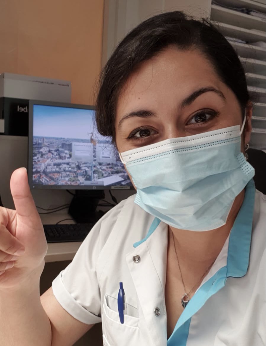 ‘Practice what you preach’, dat is wat @NajlaVVM doet. Niet alleen initiatiefnemer en teamlid van Nationale Zorgreserve, maar ze springt ook zelf in als #zorgreservist 💪 #zorghart ❤️ #paraat #bekwaam #samen We doen het met elkaar en voor elkaar! 👉 Nationalezorgreserve.nl