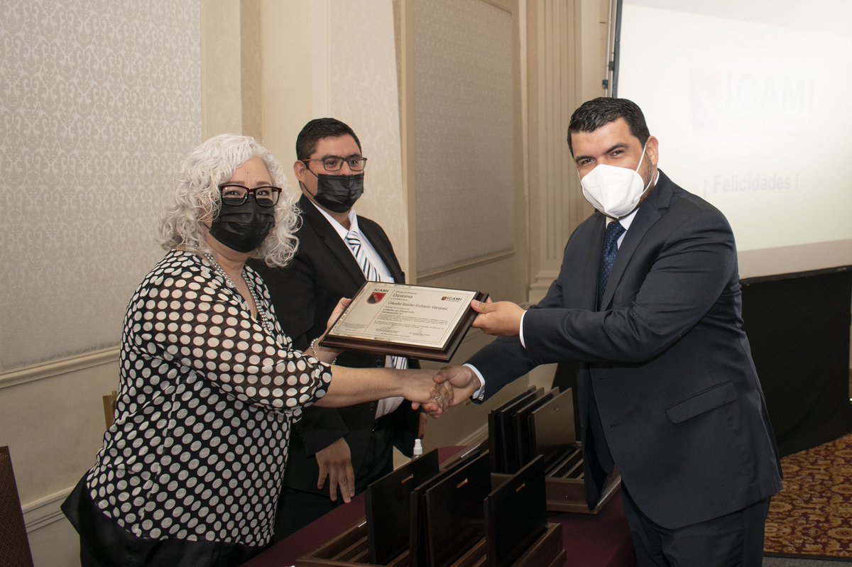 DesdeICAMI's tweet photo. #NIVELICAMI
El 14 de Mayo pasado se llevó a cabo la clausura del programa Líderes en Desarrollo Generación 41 de ICAMI Monterrey, el cual tuvo como sede el Hotel Safi Valle Oriente. 
¡Enhorabuena y felicidades a todos los participantes! https://t.co/7giFOJVHqG