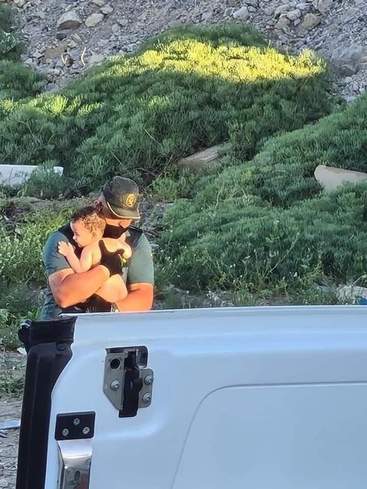 Estamos viviendo en Ceuta una crisis humanitaria sin precedentes y lo que menos ayuda es el populismo y la criminalización de Santiago Abascal, es más, pónganle un bozal a este señor para que esto no acabe en una guerra. Los héroes son los que salvan vidas.👇🏼