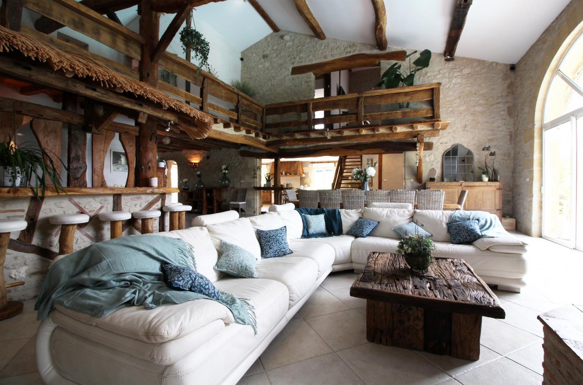 Nouveauté 🏡
Coup de ❤️ assuré pour le gîte Domaine de Lorette en Entre-Deux-Mers !
Gîte pour 15 pers aménagé dans une bâtisse de caractère, avec piscine, spa et cuisine d'été.
Salle de billard et animaux sur la propriété. 
Réservez vos vacances sur ▶ bit.ly/2S5nPeF