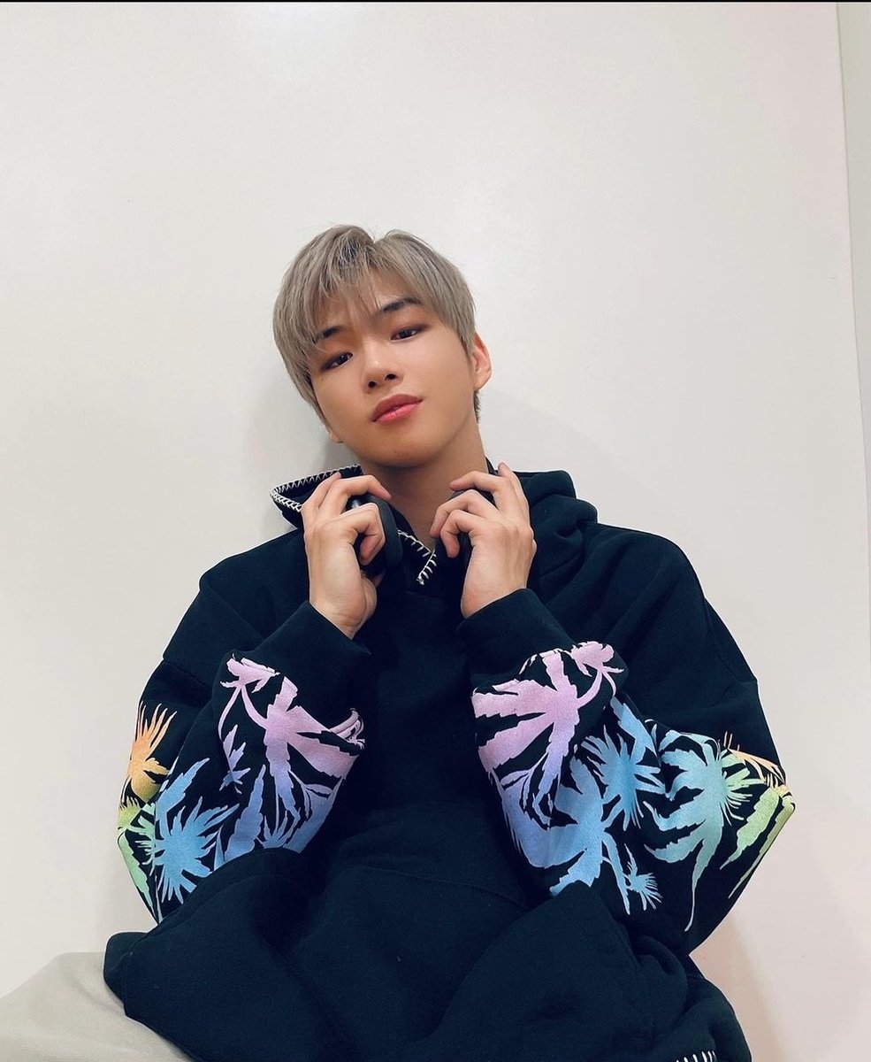 KNIGHTDANIELTWT's tweet photo. ㅤㅤ ⌗𝗡𝗘𝗪 𝗨𝗣𝗗𝗔𝗧𝗘 ⋅ 📸 _ ᥒᥱᥕ ᥱvᥱᥒt! today ıs ˛ ꗃ ˀ — : #TWINXCoasterStream
Estos días tuve la oportunidad de escuchas Knock Knock fr. TWINX, y debo decir que estas bebés hicieron #KNOCKonmyheart con tan bonitas voces, enamorado quedé. https://t.co/D2bbPIxYLv
