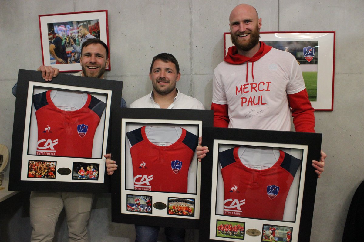 #SAfamily 

On allait pas les laisser partir comme ça... 

Cette semaine, retrouvez nos joueurs en fin de carrière en interview sur notre page Facebook et notre chaîne Youtube. 

Merci Jean-Phi, Jack et Paul ! 

#StadeAurillacois #AllezAurillac #Bienplusquunmaillot
🔴🔵💪💪🙏🙏