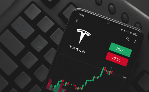 Legendary investor Michael Burry has called the top in Tesla. This is what his half a billion short position could mean. fal.cn/3fsG3 
#stocks #shares #tesla #markets #finance  #trading