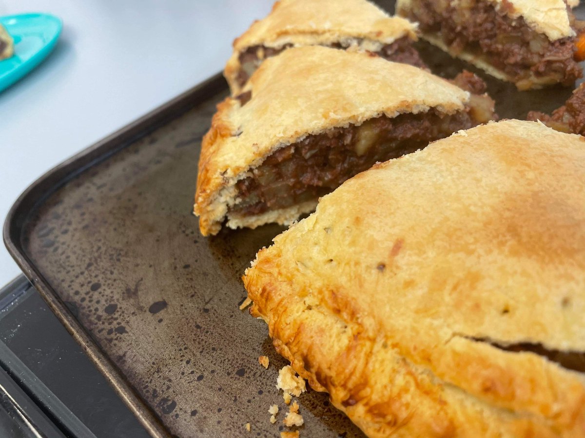 yumpypop's tweet photo. This is  the first time one of our gentleman has ever baked....and didn't he do well, what an achievement..👏👏👏👏👏our chloe is keeping everyone busy this week 👏👏👏👏#cornedbeefpie #yummy @chlotyl @erinlouisesmith https://t.co/ohaBQeaCka
