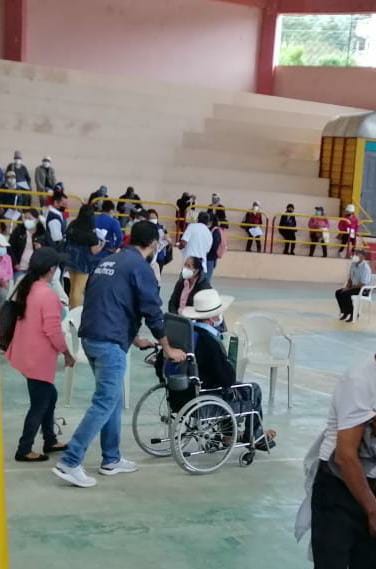 📍 #LojaSeCuidaContigo 

#PlanVacunarse | 400 personas de la tercera edad y grupos prioritarios reciben la primera dosis de la vacuna contra la #Covid19, el proceso se da mediante coordinación interinstitucional. 

<a href="/JorgeWated/">Jorge Wated Reshuan</a> 

#EcuadorSeVacuna💉