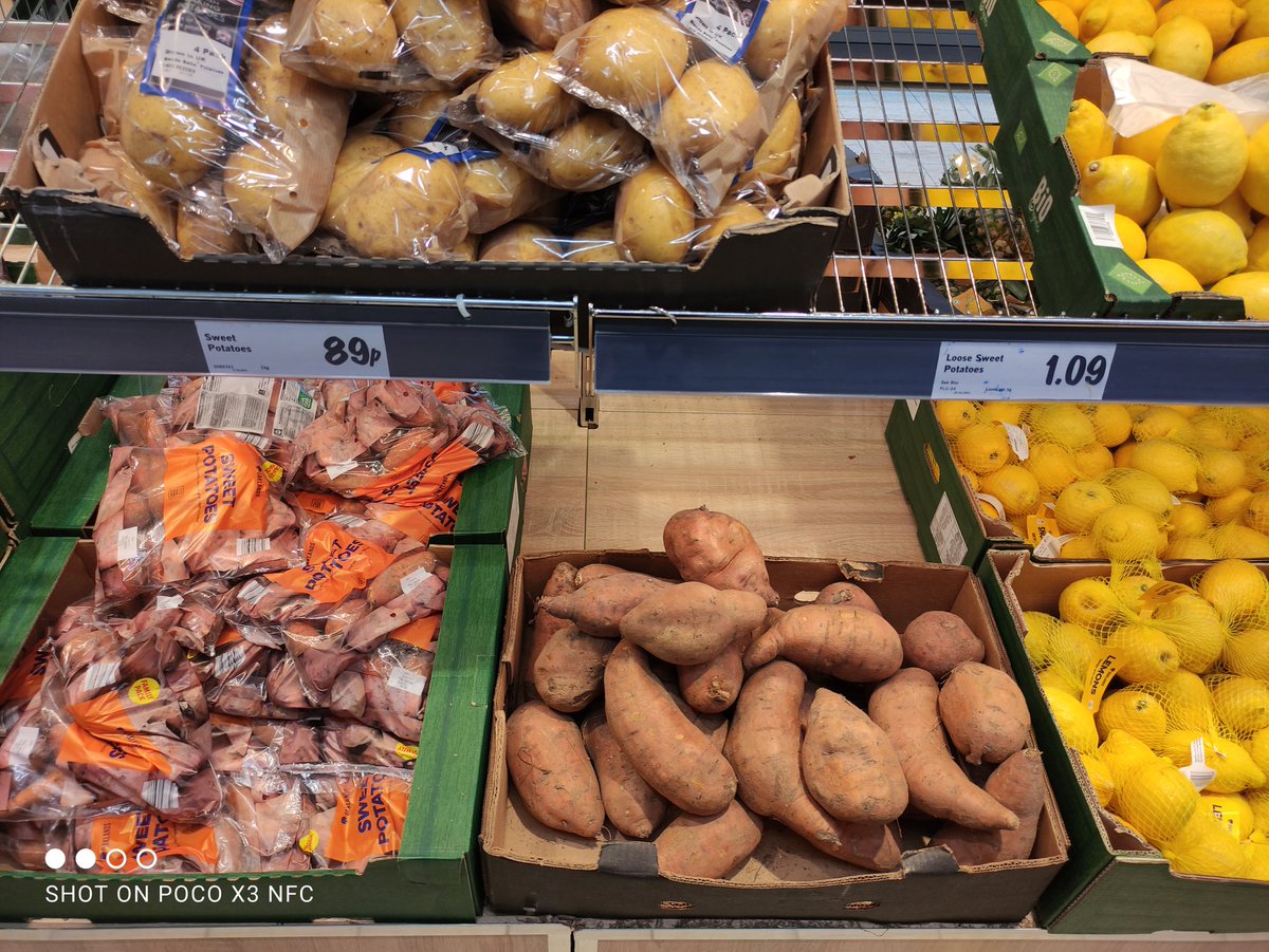 bigdamo's tweet photo. Hi @LidlGB can you explain this, sweet potatoes with additional plastic packaging is 19% cheaper 😠 (both prices are per kilo). #ReducePlasticPackaging https://t.co/5Fu7ik8TjI