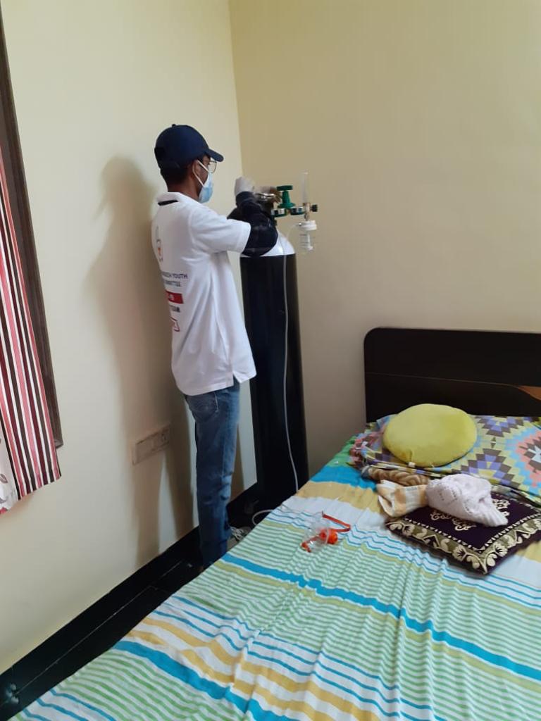 srinivasiyc's tweet photo. Meanwhile, #SOSIYC Karnataka volunteers providing 'Oxygen Kits' to Covid infected families. https://t.co/2brxAUuId0