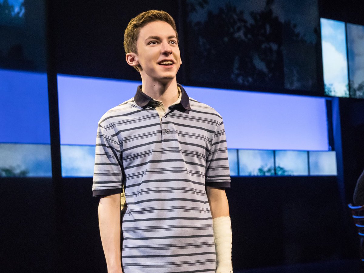 I wish Andrew Barth Feldman was playing Evan Hansen in this Dear Evan Hansen movie #DearEvanHansen