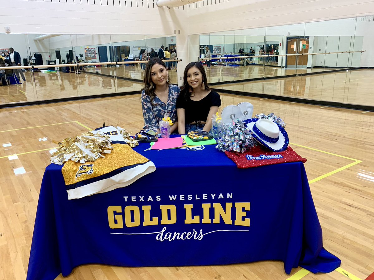 SHHSTexAnnes's tweet image. Our seniors officially signed with the Texas Wesleyan Gold Line Dance Team this morning! Congratulations ladies! 💛💙 @SamHoustonHS @TexasWesleyan 
#sampride #collegiatedance #signingday