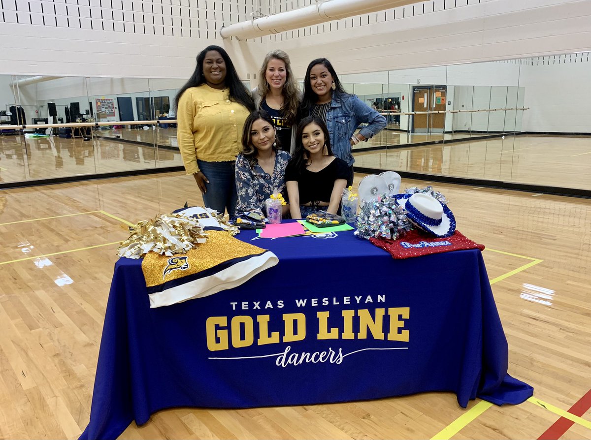 SHHSTexAnnes's tweet image. Our seniors officially signed with the Texas Wesleyan Gold Line Dance Team this morning! Congratulations ladies! 💛💙 @SamHoustonHS @TexasWesleyan 
#sampride #collegiatedance #signingday