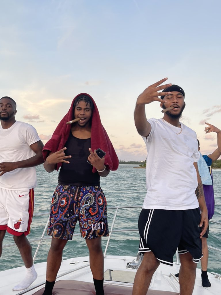 darealme25's tweet photo. It’s Just Us 🪢 https://t.co/EZJKPodkL2