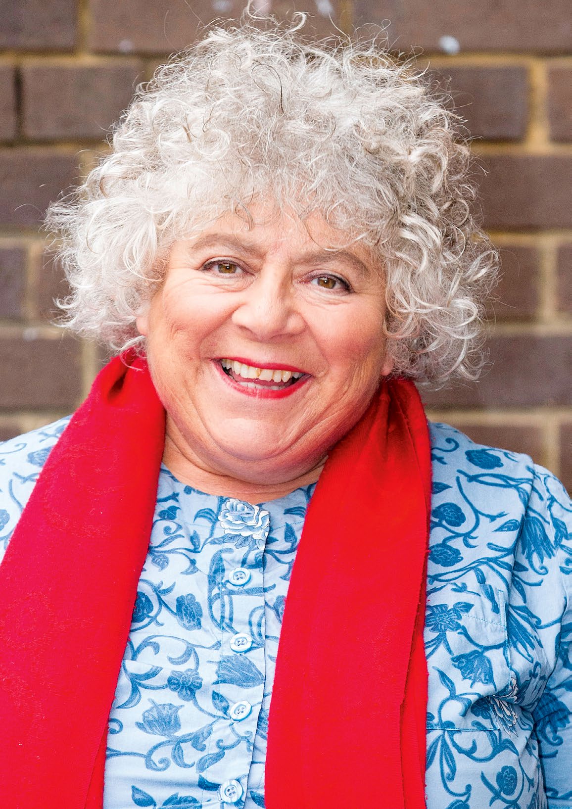  Happy birthday to Miriam Margolyes who portrayed Professor Pomona Sprout in the films! 