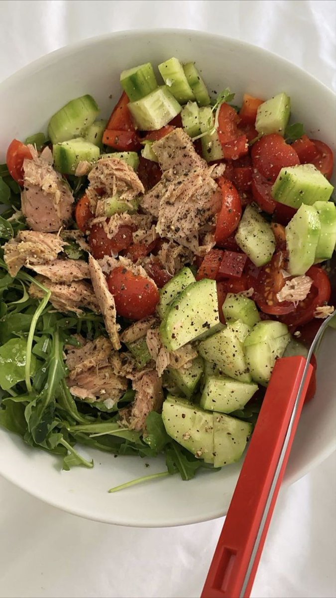 PinkDemerara's tweet photo. juice and salads kinda mood ~ 🥑 https://t.co/VFuh3poV8Z