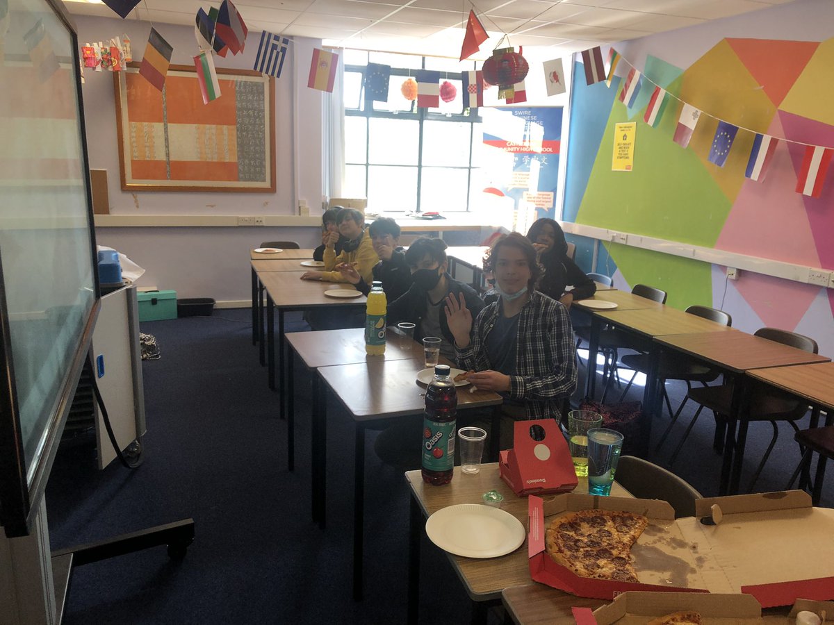 Pizza party to celebrate not only Kuba getting to the final of the @BCScotland Mandarin speaking competition, but also the hard work and dedication to languages each of these pupils have shown throughout a really difficult year! #proudteachermoment @CastlebraeCHS