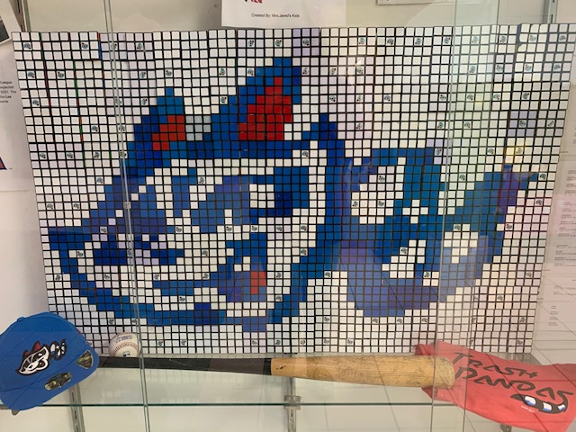🎉 Congrats to the 2nd place winner of the Spring 2021 #RubiksCube Mosaic Contest (101-225 Cubes category): Rocket City Trash Pandas, 260 Rubik's Cubes, made by Kim Jared's 3rd & 4th graders from Barkley Bridge Elem. in Alabama @kjared87 Next contest: ow.ly/JsH550EOP2J