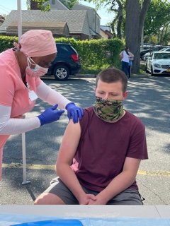 OSchoolsPR's tweet photo. Thanks to the #Vaxmobile that visited us yesterday at School #6, courtesy of @MS_SouthNassau &amp; @HempsteadTown, we were able to get 87 people vaccinated in 3 hours! Some of those brave people let us take pics.

#SailorStrong #AnchoredTogether⚓️ #StayHealthyOside https://t.co/rYwtAUroKi