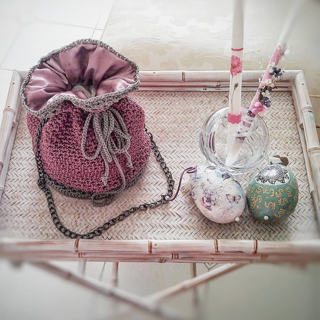 Beautiful creations are born in crocheteres heads💕😍

What do you think of this handy bag?👇

📷💡: @handmade_art_crochet 

instagram.com/p/COXZ7CWFaAY/