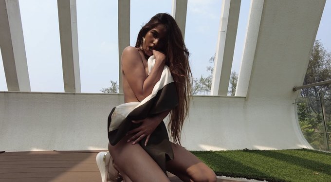 Let&rsquo;s have a good night tonight. 💋 https://t.co/A4XLJgBWVx<a href="/tag/poonampandeyselfie"class="tags"><span>#poonampandeyselfie</span></a>