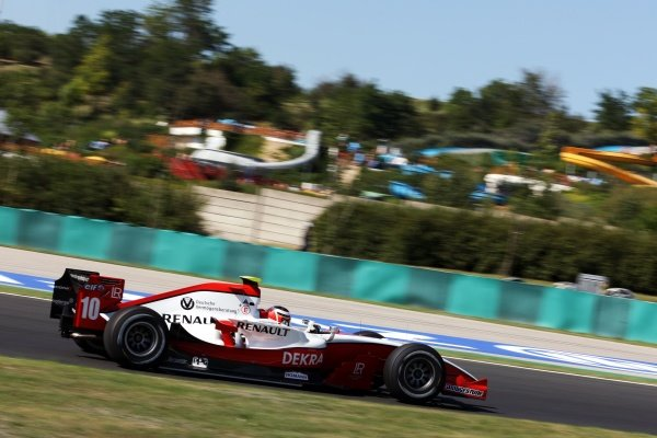 europeanwf1's tweet photo. 50/50

SENDO OU NÃO SORTE DE CAMPEÃO, @JrPiquet TEM EXTREMA SORTE E LEVA A VITÓRIA DA SPRINT RACE EM JEREZ PRA CASA ENQUANTO CONWAY NEM PONTUA, QUE LOUCUURAA!!!

@DanielF1v PASSA EM 2° E PETROV (@BalduRacing) EM 3° E É A @BMW_Team_Uk_F1v NA P4 COM LLOYD! EU TE AMO JEREZ EU TE AMO https://t.co/odekIFrOWG