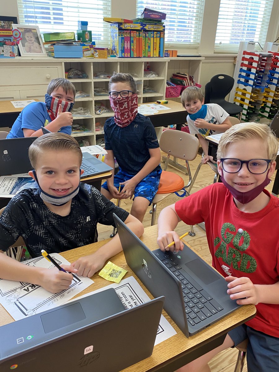 courtneyspecial's tweet image. Habitat research and presentation prep is underway in the  #specialeclass! ⁦@EESPrincipal⁩