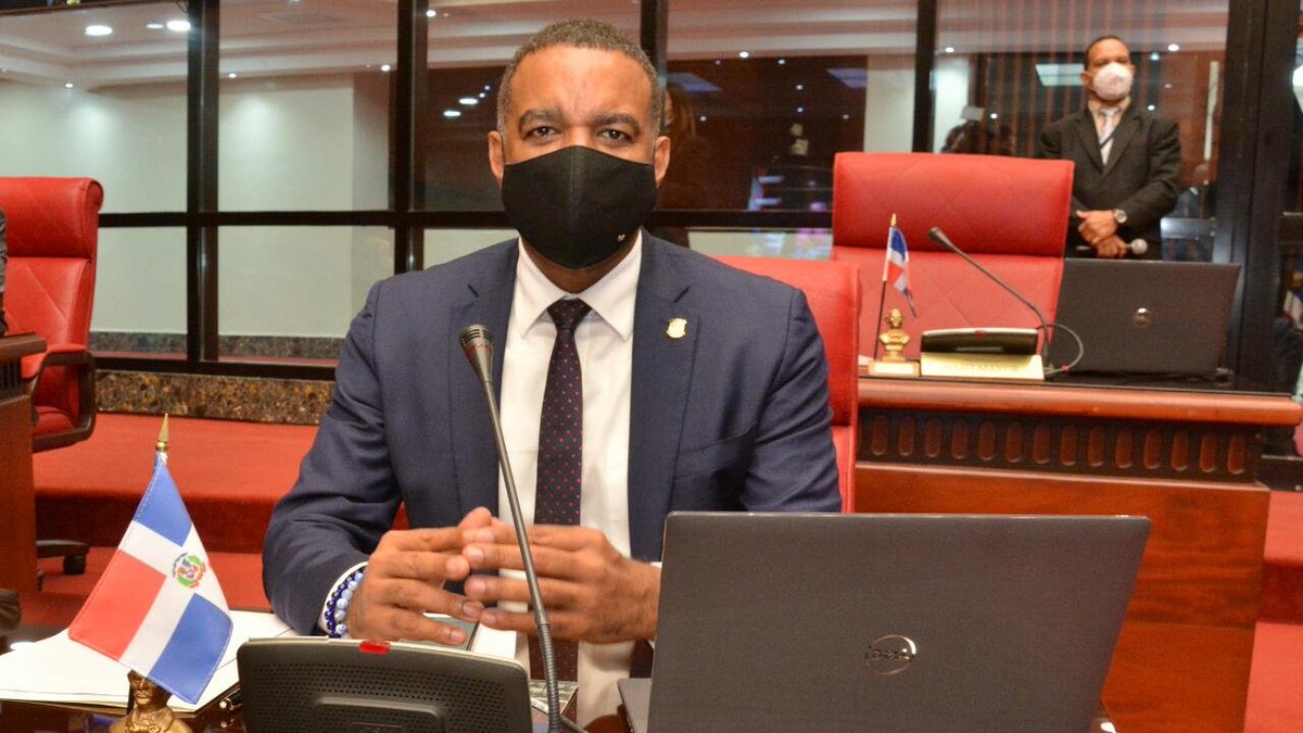 ⚠️La Comisión de Presupuesto estudiará la Resolución que solicita al Presidente de la República incluir en el Presupuesto 2022, la reconstrucción carretera Moca-Monte La Jagua-Aeropuerto del Cibao, iniciativa de <a href="/CarlosGomezSena/">Carlos Gómez Senador</a>.