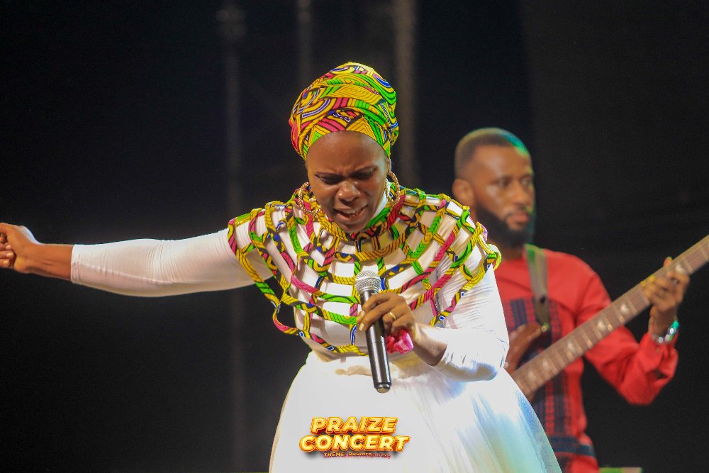 Delfaro_Product's tweet photo. Thank you @thelmasendy for spending your birthday with us and blessing lives at #praizeconcert2021 🙏🏾
#praizeconcert #calabartotheworld #thedelfaroexperience #itcanonlygetbetter #thelmasendy #restore #restorecalabar #delfaroproductions EFCC Abidemi Rufai Ordinary President https://t.co/nYsW3btL6Q