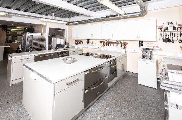 ✨SNEAK PEEK✨

This weekend we’ll be reopening our doors to the public and we can’t wait! Have a look around the newly refurbished school, <a href="/ATChocolatier/">Andrew Thwaite</a> has done a brilliant job! 

#YorkCookerySchool #yorkshire #york #cookeryschool #visityork #cookery #cookeryclasses