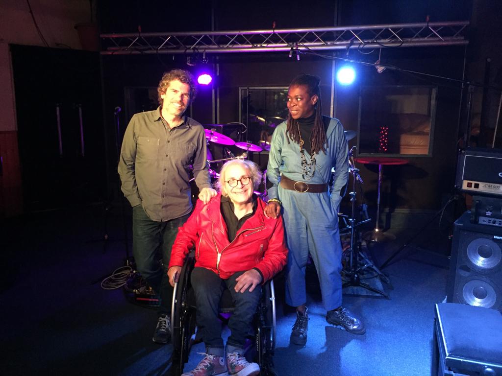 Tournage avec <a href="/PrincessErikaPr/">Princess Erika</a> pour @France2tv, merci à Frédéric Zeitoun, merci à toute l'équipe.
Big up à <a href="/balandras/">Laurent Balandras</a> <a href="/BalandrasEd/">Balandras Editions</a> et Yvanna Zoïa. 
Diffusion dans <a href="/telematin/">Telematin</a> prochainement !
Photos : Yvanna Zoïa