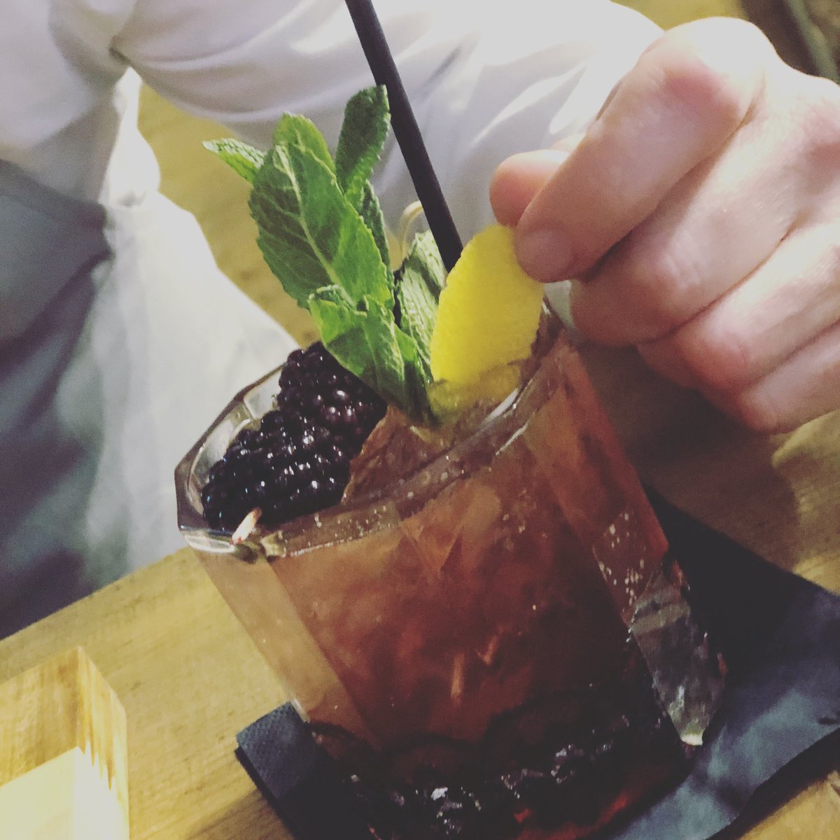 purplefizzuk's tweet photo. One for #ginlovers is the classic #bramble. Gin mixed with blackberries, lemon juice, sugar and topped with a dash of soda. Garnished with plenty...naturally 🤷🏽‍♀️ #barhirekent #barhiresurrey #barhireessex #barhiresussex #cocktailbargarden #gardenpartybars https://t.co/nqitZBlSih