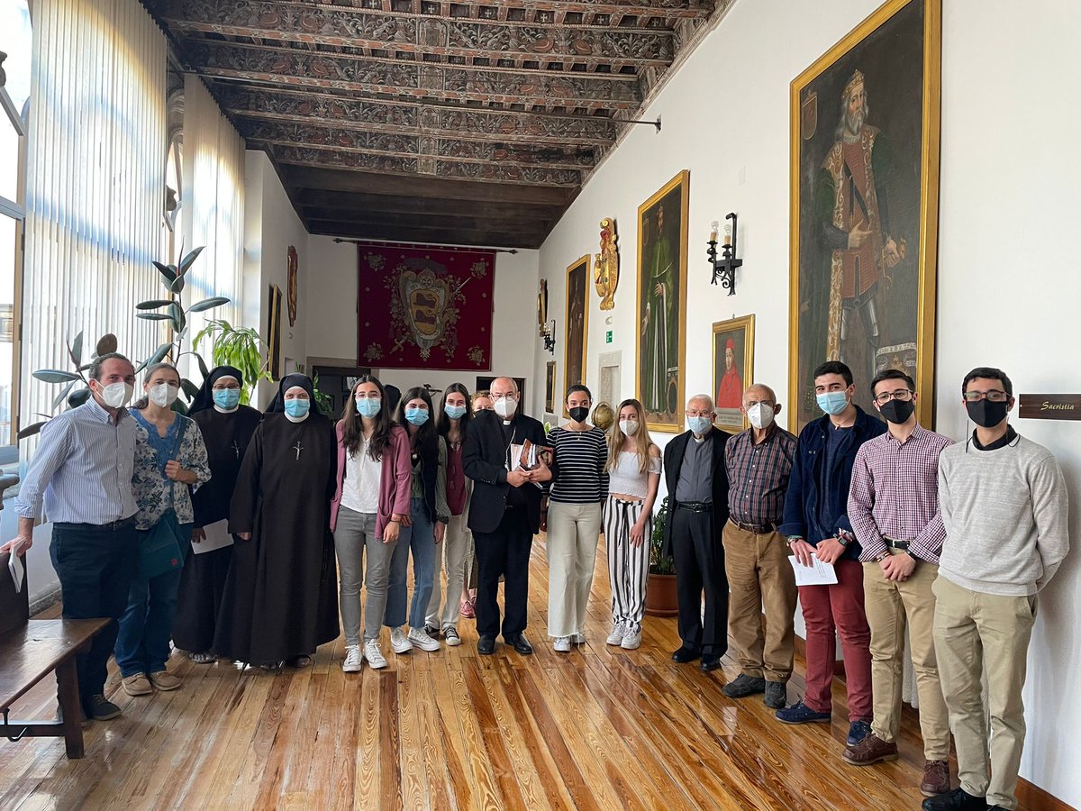 181288donja's tweet photo. Se acaba de grabar la última Escuela de Oración #Delegación Espiritualidad Archidiócesis de Toledo  que se podrá ver el próximo sábado, vigilia de Pentecostés, a las 18.00 por Canal Diocesano de Toledo y canal Youtube. Hoy el Arzobispo ha hablado sobre la oración en la Virgen https://t.co/rDyAdrW3y7