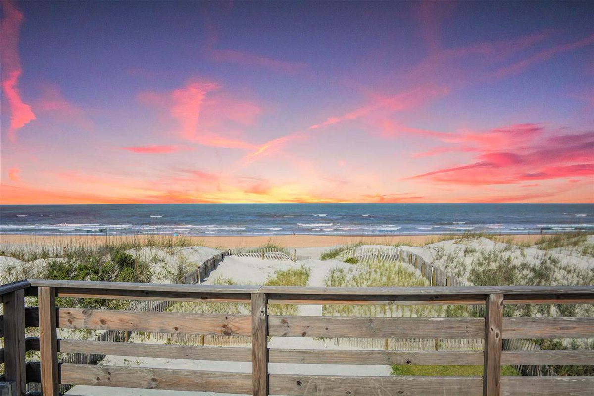 If you've been holding out for the perfect home, look no further. #homesweethome #newhome  cpix.me/l/121927173