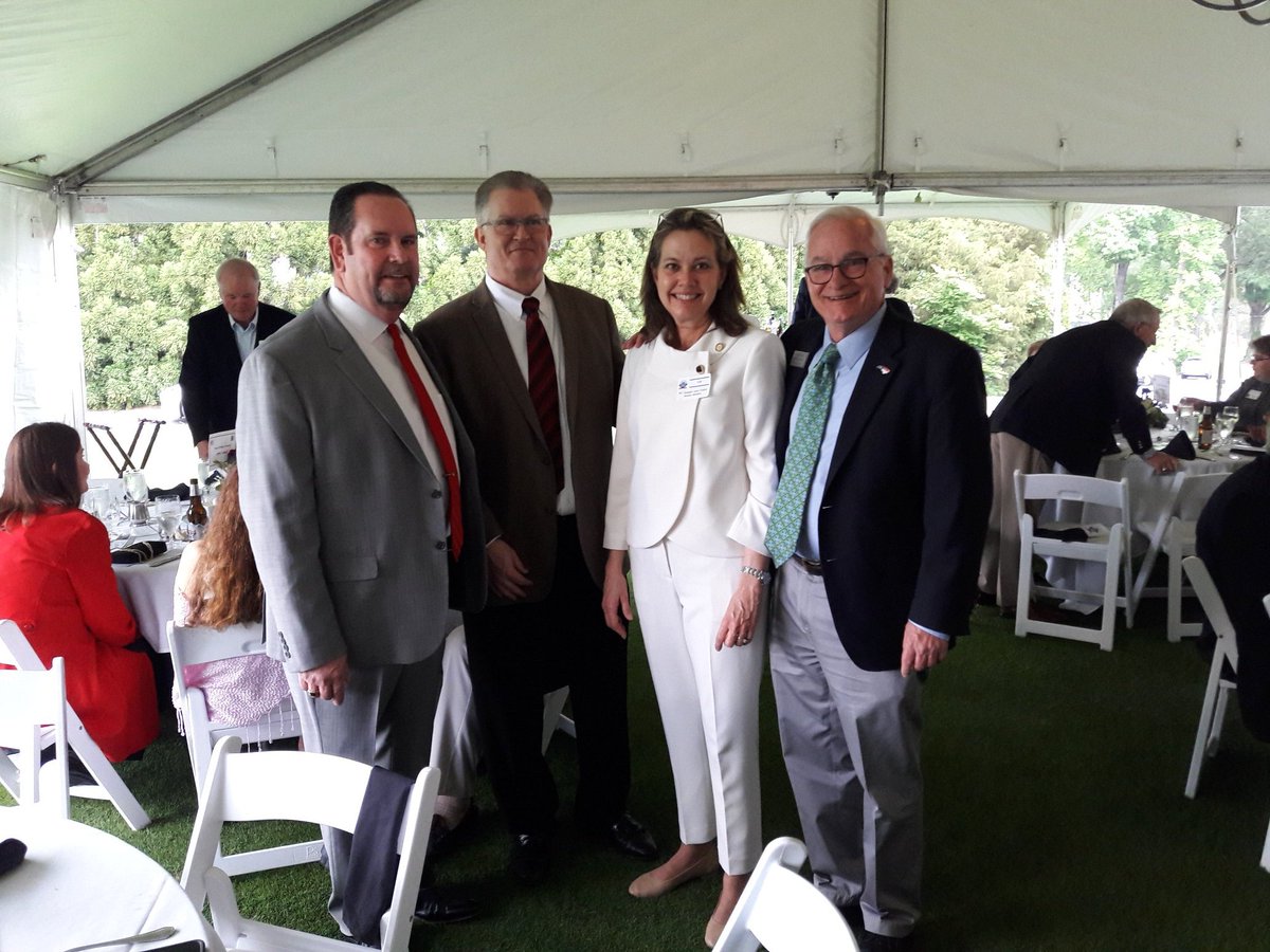 GMcClellanNC's tweet photo. With Alan Branson, Senator Amy Galey, and Tony Wilkins at tonight's Lincoln/Reagan Dinner. #OakRidgeNC #OakRidgeStrong #GOP https://t.co/FM4JSKnKHc