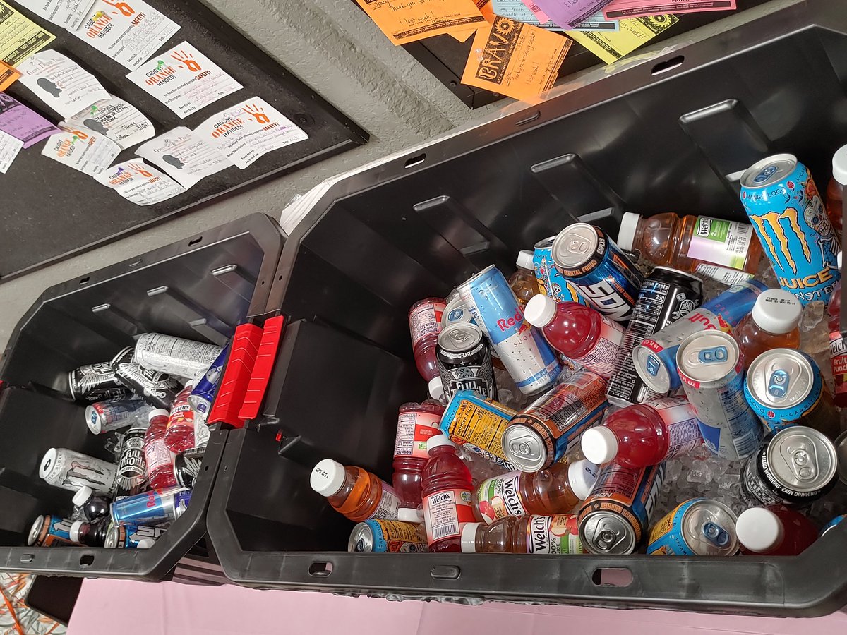 Sandarina2's tweet photo. Sip sip hooray! 4023 celebrating 60 days safe! Energy drinks and fruit juice to go around! Working safe every day! @carologle11 @blkubes @DennisLarsen9 @LambKimberlee @beltran4anthony @ArthurKoustik @WanderingOR @JaredGee7 https://t.co/Rk9TeU6zh9