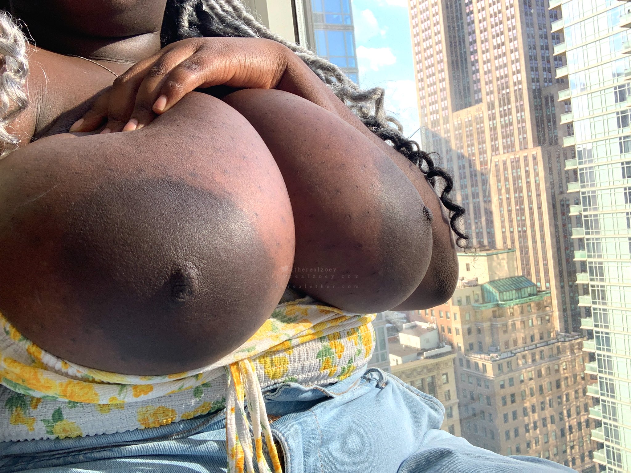 2 pic. the biggest of hearts in the biggest of apples https://t.co/IfusWqOJTT